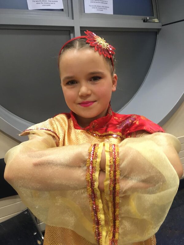 Image of Zoe performs in the Aladdin pantomime