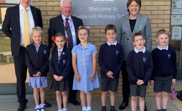 Image of MP praises Castle Hill Primary School going 'strength-to-strength' in visit
